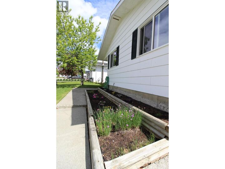 Photo de la propriété:  19 Weston Place  BC V0J 2C0 