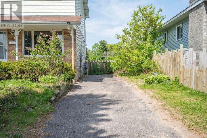 Property Photo: 61 Robin St ON P6A 5Y4
