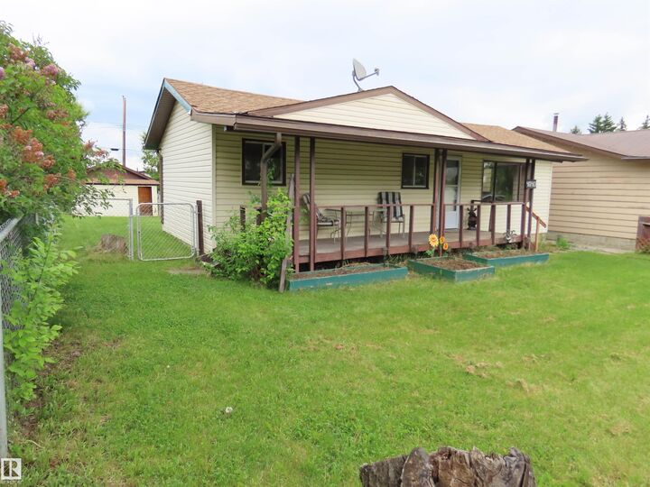 Property Photo:  4840 51 Avenue  AB T0E 2A0 