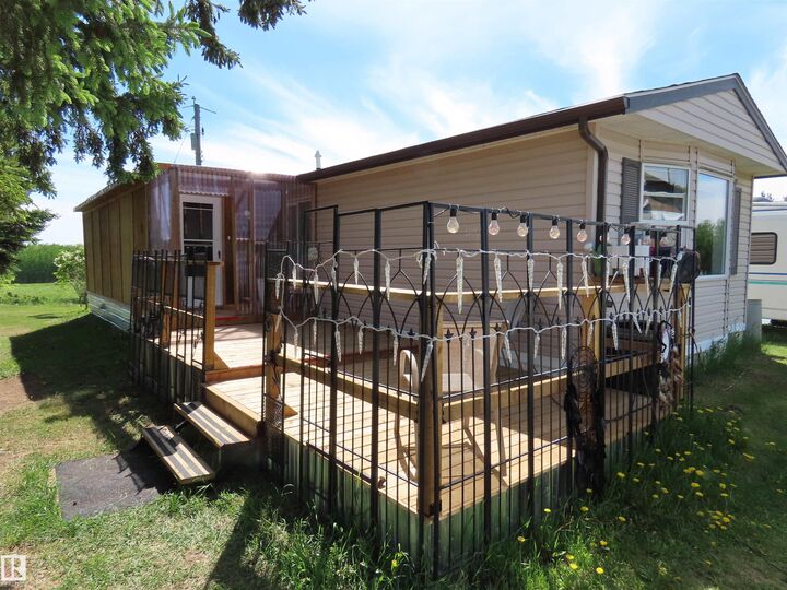 Property Photo: 7029 Hwy 43 AB T0E 2A0