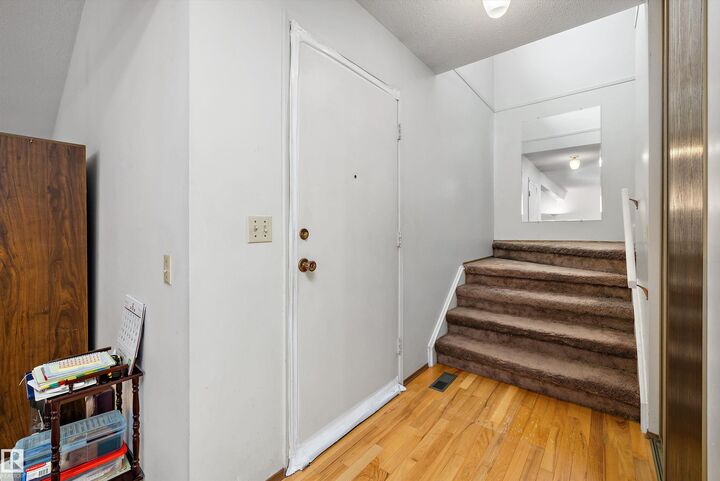 Property Photo:  6816 40 Avenue NW  AB T6K 1B4 