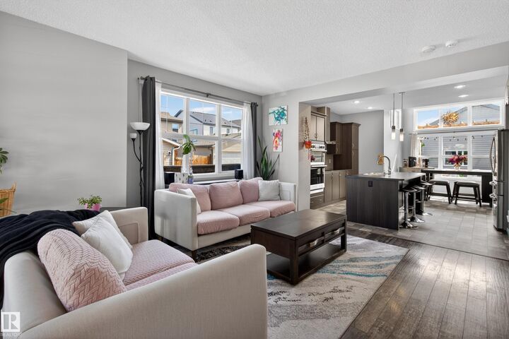 Property Photo:  9847 220 Street NW  AB T5T 4M3 