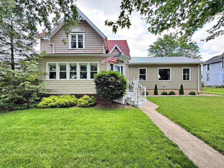 Property Photo:  121 N Main Street  OH 44807 
