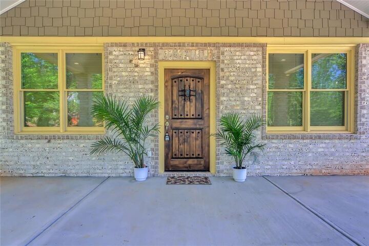 Property Photo: 5429 E Mountain Street GA 30083