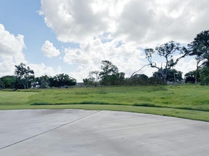 Property Photo: 1044 Winchester Trail TX 77515
