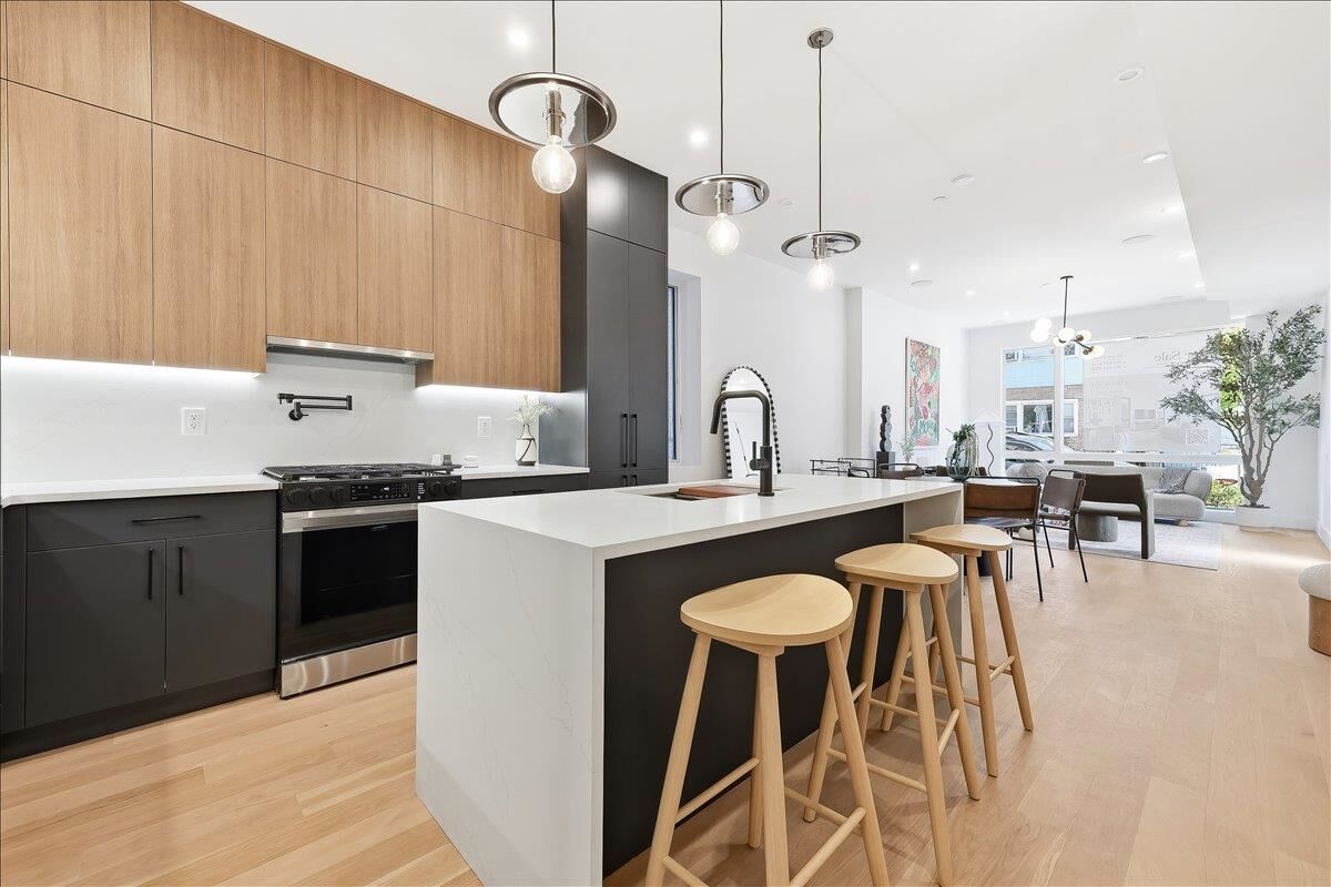 Property Photo:  105 Laidlaw Ave 1  NJ 07306 