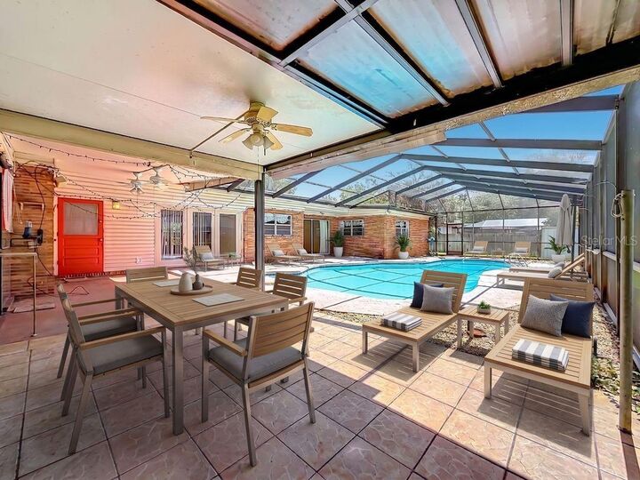 Property Photo:  605 Courtney Drive  FL 33617 