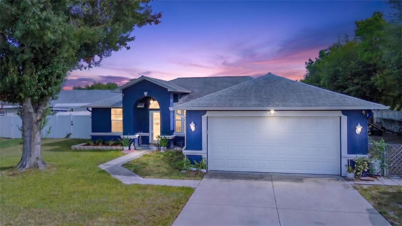 Property Photo:  7426 Bent Oak Drive  FL 34668 
