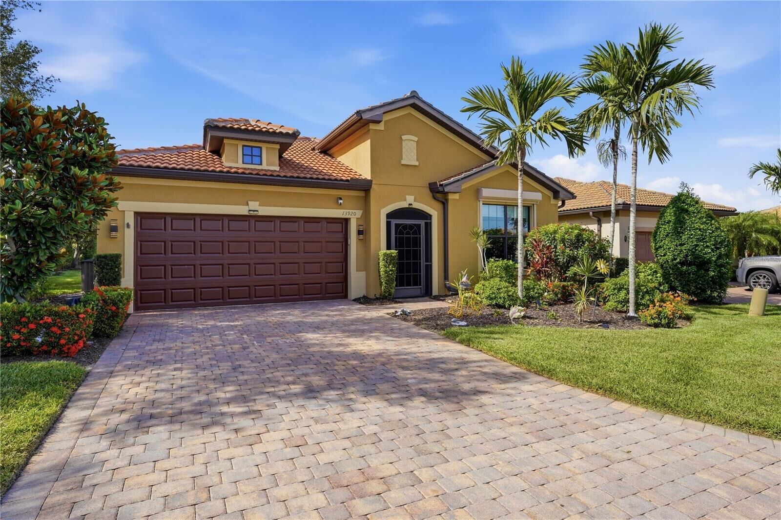 Property Photo:  13920 Karina Street  FL 34293 