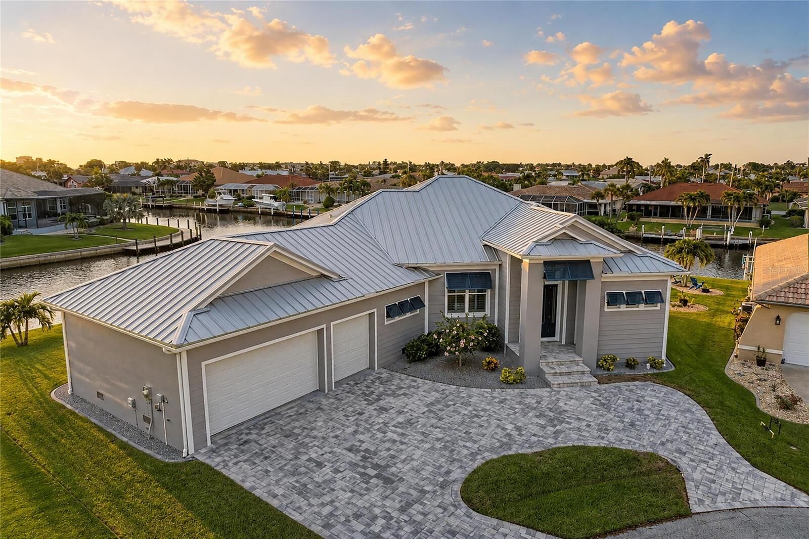 Property Photo: 490 Sorrento Court FL 33950