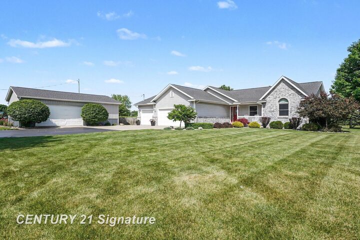 Property Photo: 3790 N Gleaner Road MI 48623