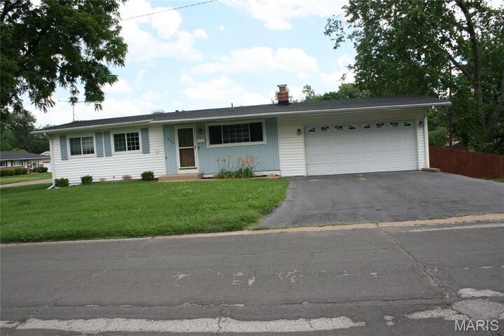 Property Photo:  1060 Loveland Drive  MO 63031 