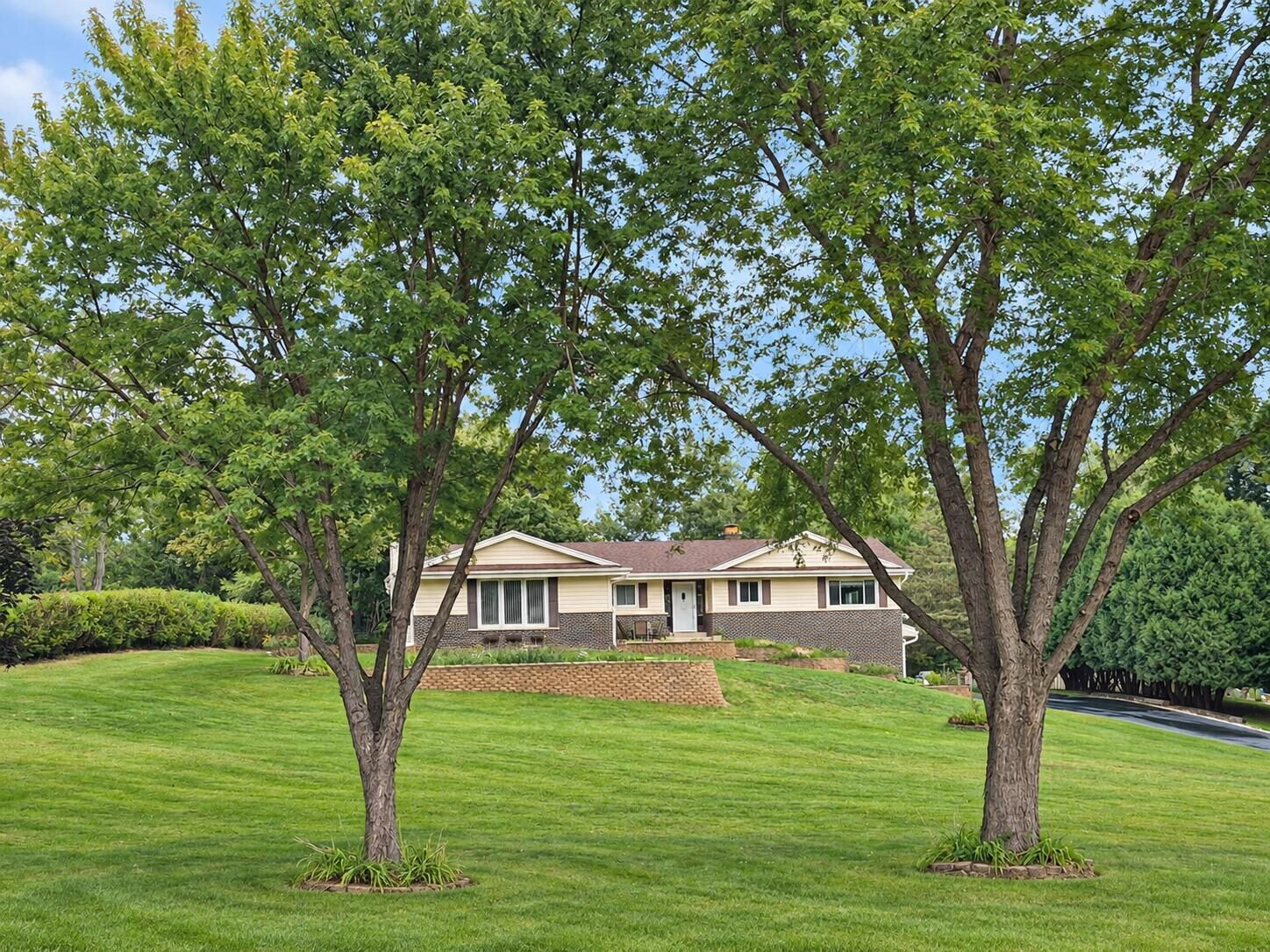 Property Photo:  804 Lochtyn Rdg  WI 53183 