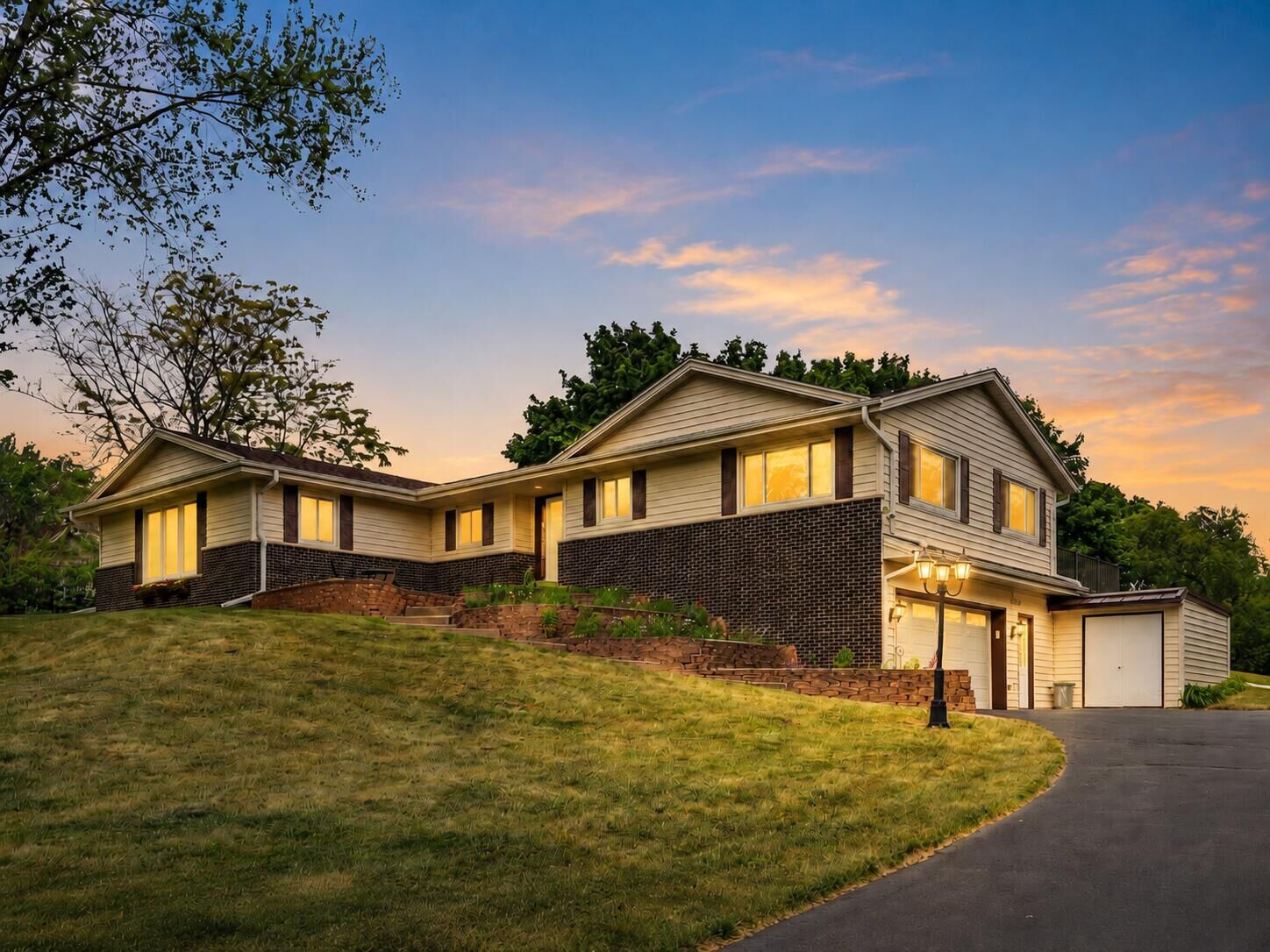 Property Photo: 804 Lochtyn Rdg WI 53183