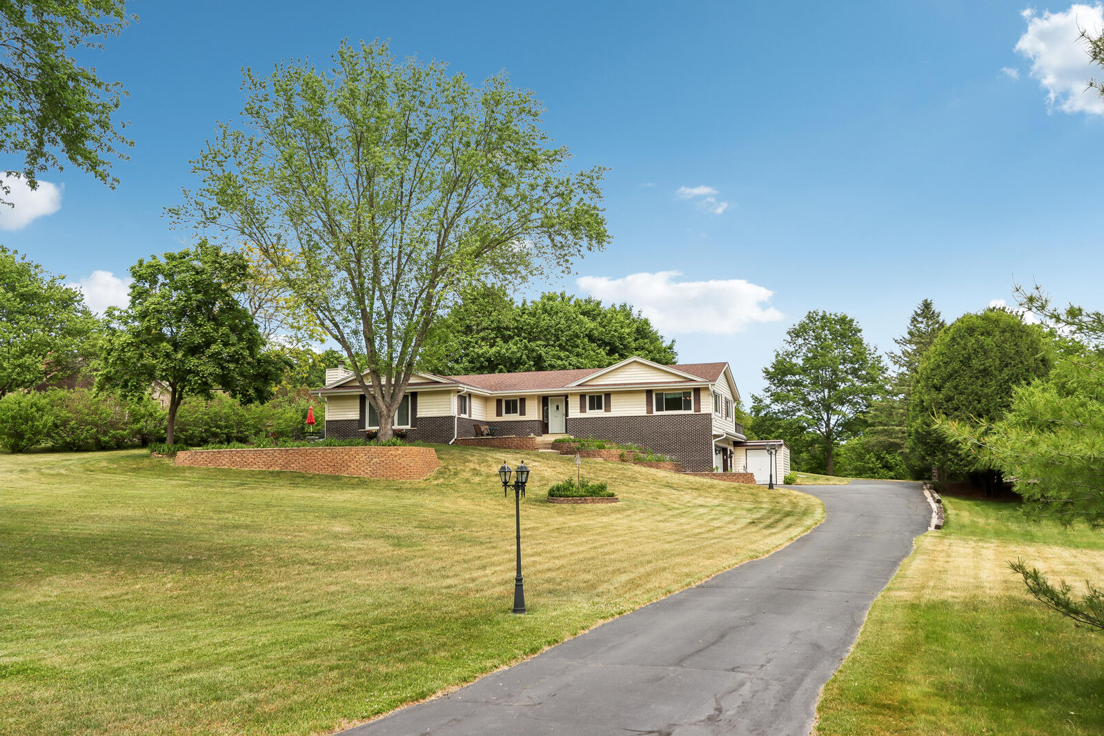 Property Photo: 804 Lochtyn Rdg WI 53183