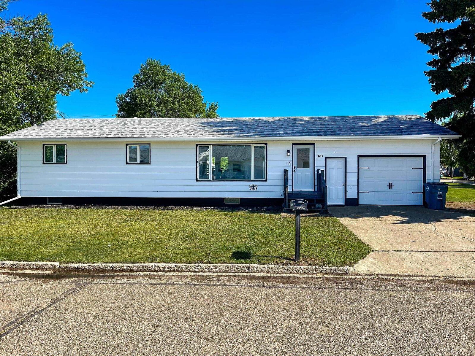 Property Photo:  431 7th Ave SE  ND 58784 