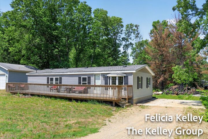 Property Photo:  17158 Seneca Court  MI 49329 