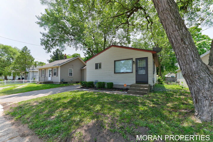 Property Photo:  248 Himes Street SE  MI 49548 