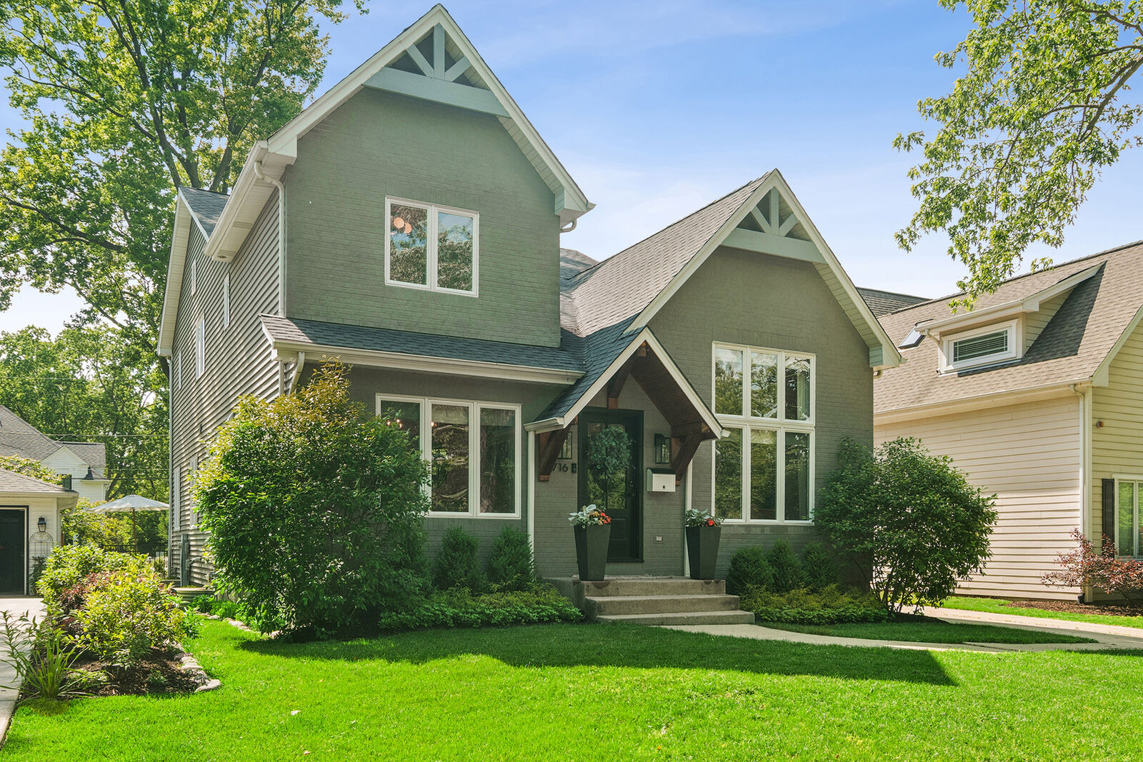 Property Photo: 716 Highland Avenue IL 60010