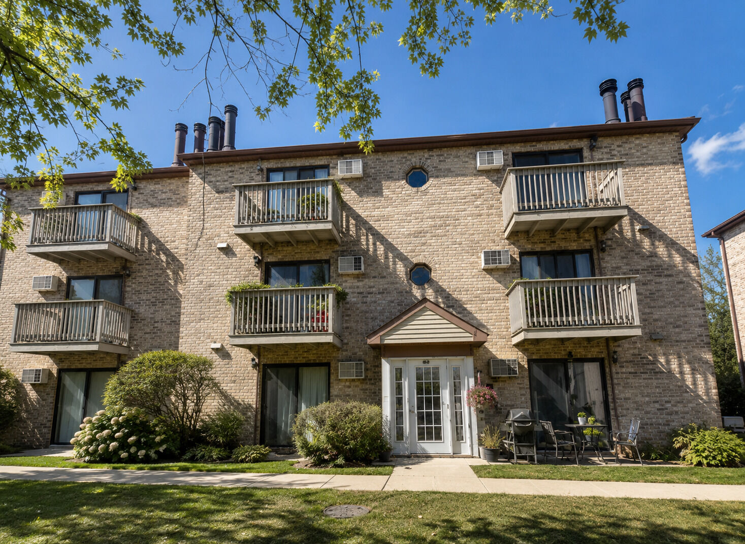 Property Photo: 431 E Osage Lane 2B IL 60074