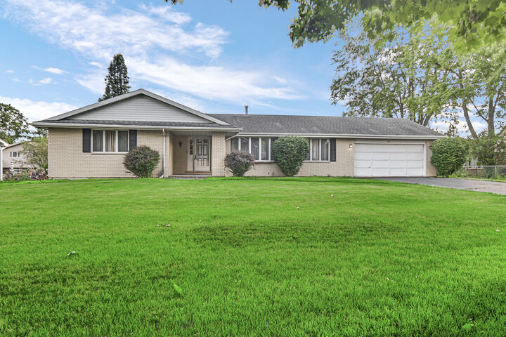 Property Photo:  325 Wintree Lane  IL 60451 