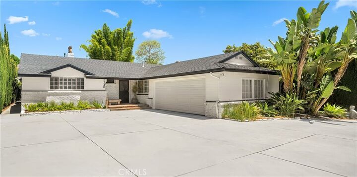 Property Photo: 5240 Fulton CA 91401