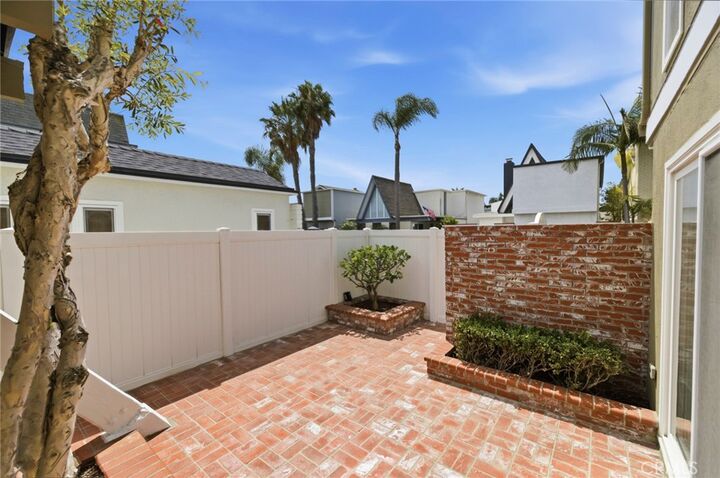 Property Photo:  238 Walnut Street  CA 92663 