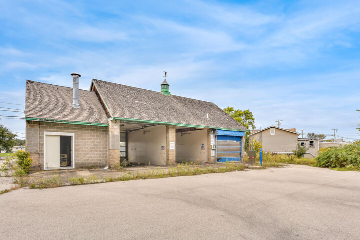 Property Photo: 424 US Route 1 ME 03904