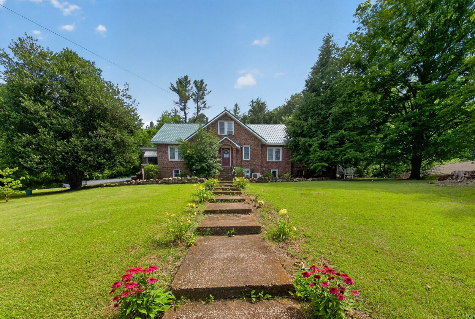 Property Photo:  212 Main St E  TN 37185 