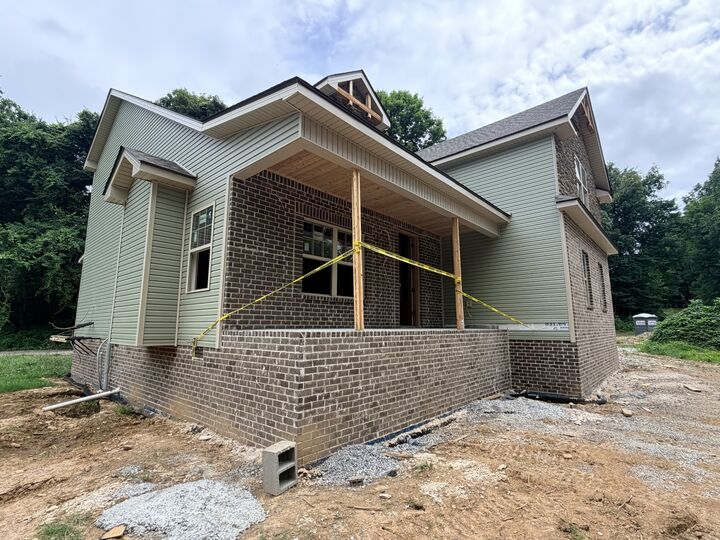 Property Photo: 1066 Indian Creek Rd TN 37051