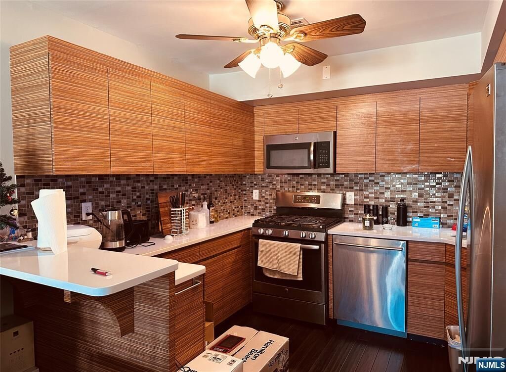 Property Photo:  105 Newark Pompton Turnpike B24  NJ 07440 