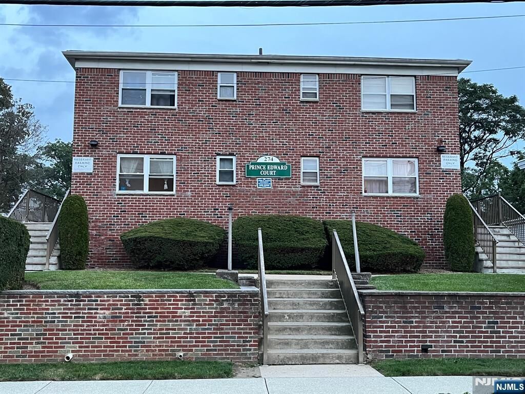 Property Photo:  274 Park Street 7  NJ 07601 