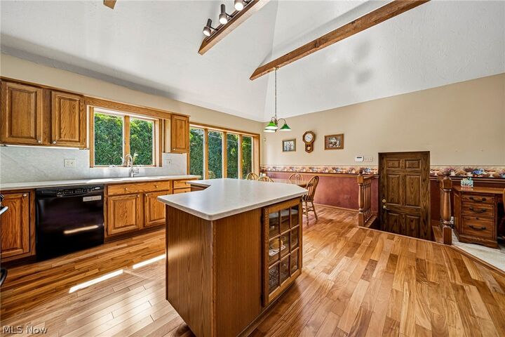Property Photo: 6666 Ridgebury Boulevard OH 44124