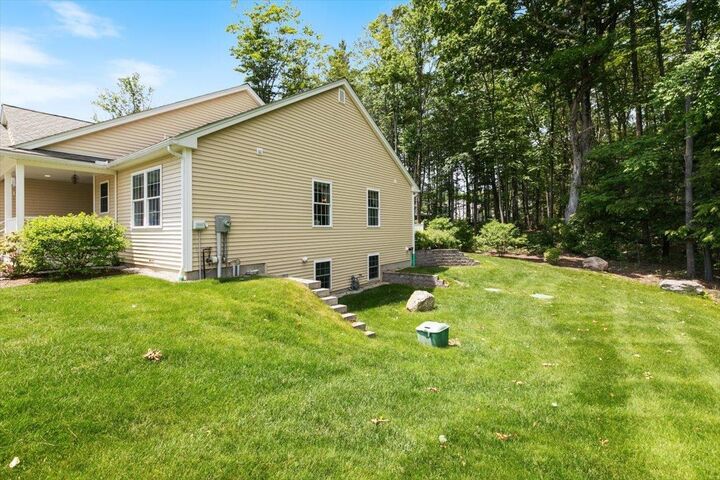Property Photo: 25 Ridgeview Drive NH 03034