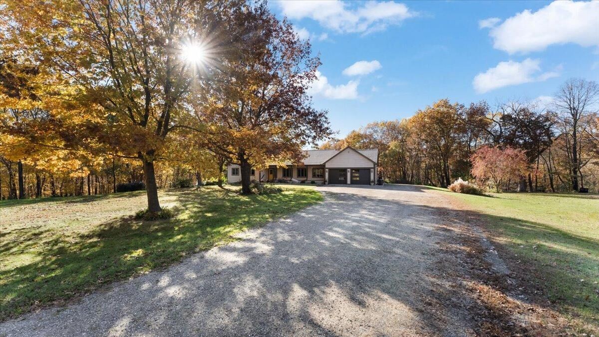 Property Photo:  1665 County Road 5 SW  MN 55349 
