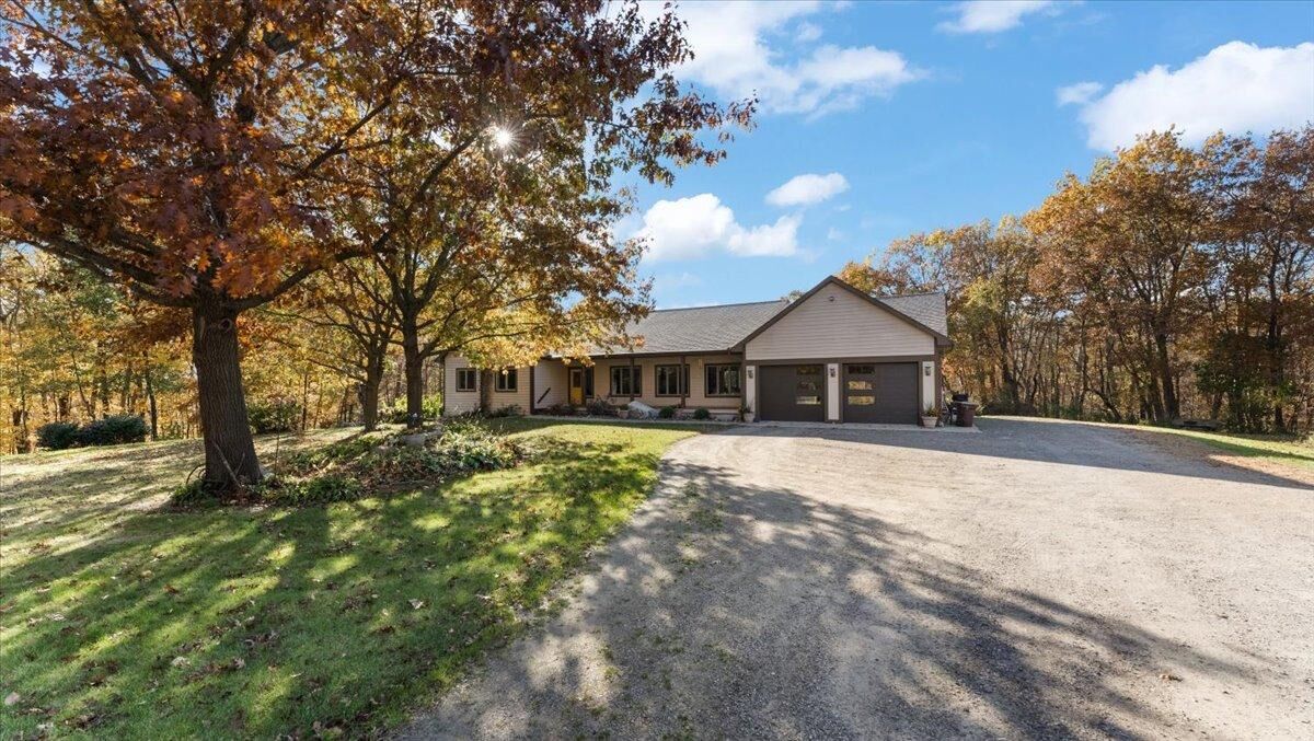 Property Photo:  1665 County Road 5 SW  MN 55349 