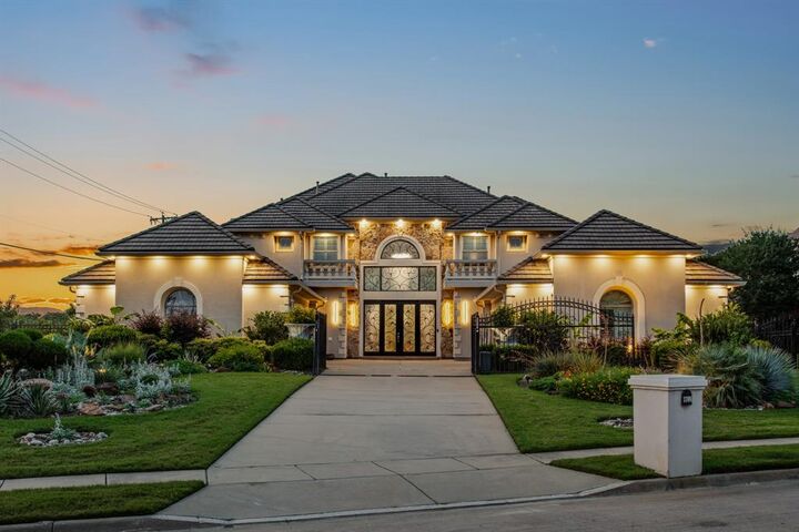 Property Photo:  3704 Kingfisher Court  TX 75022 