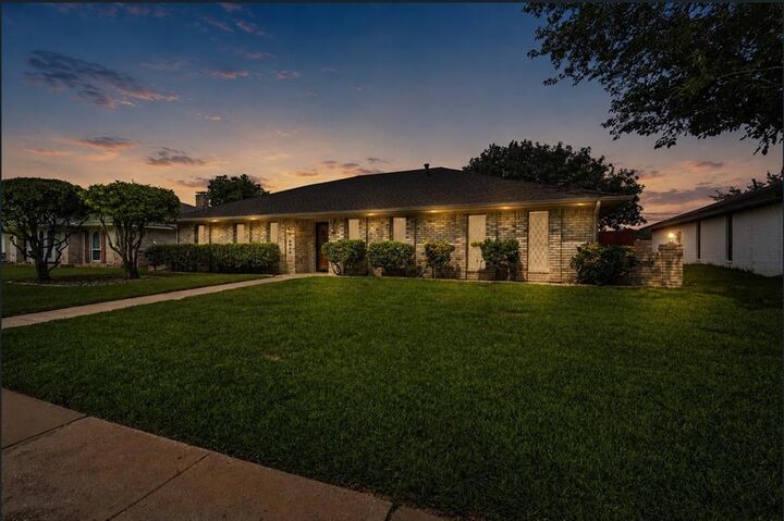 Property Photo: 2909 Las Palmas Lane TX 75075