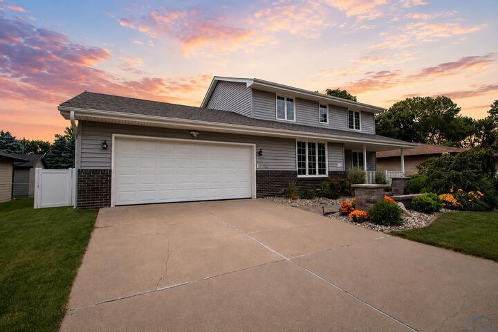 Property Photo: 111 Golden Dr IA 51054