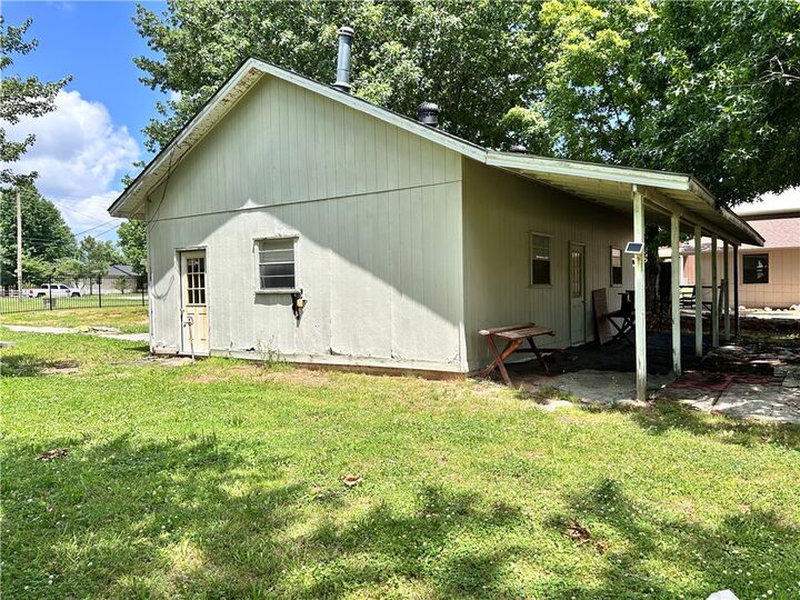 Property Photo:  2025 S Dixieland Road  AR 72758 