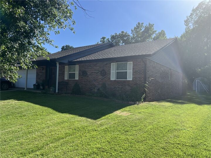 Property Photo:  1406 Daline Street  AR 72762 