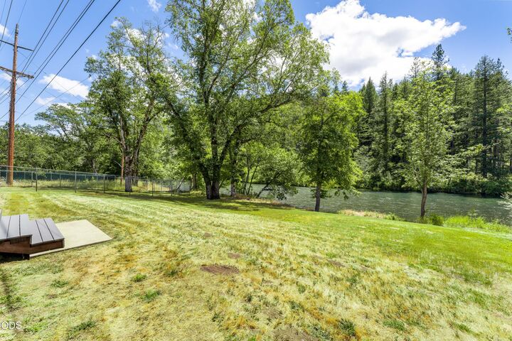 Property Photo: 26268 Highway 62 OR 97541
