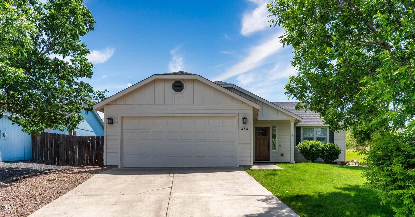 Property Photo: 454 NE Spruce Court OR 97756