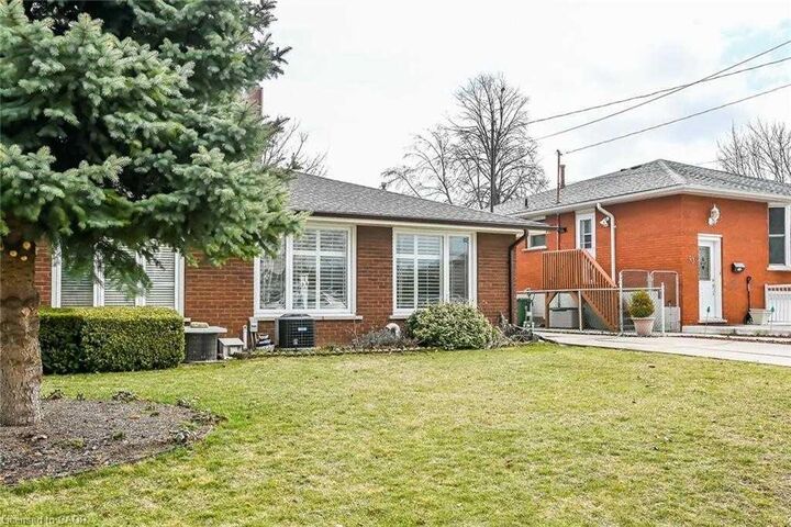 Property Photo:  39 Glen Vista Drive  ON L8K 5V5 