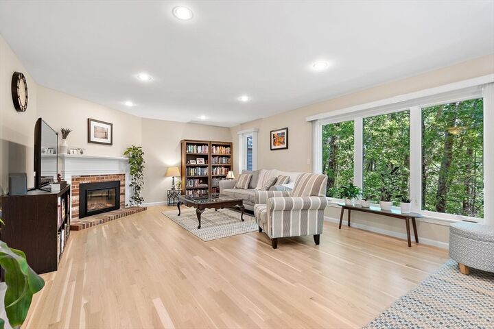 Property Photo:  4 Lakespur 4  MA 01778 