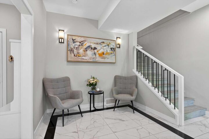 Photo de la propriété:  833 77 Street SW  AB T3H 6B2 