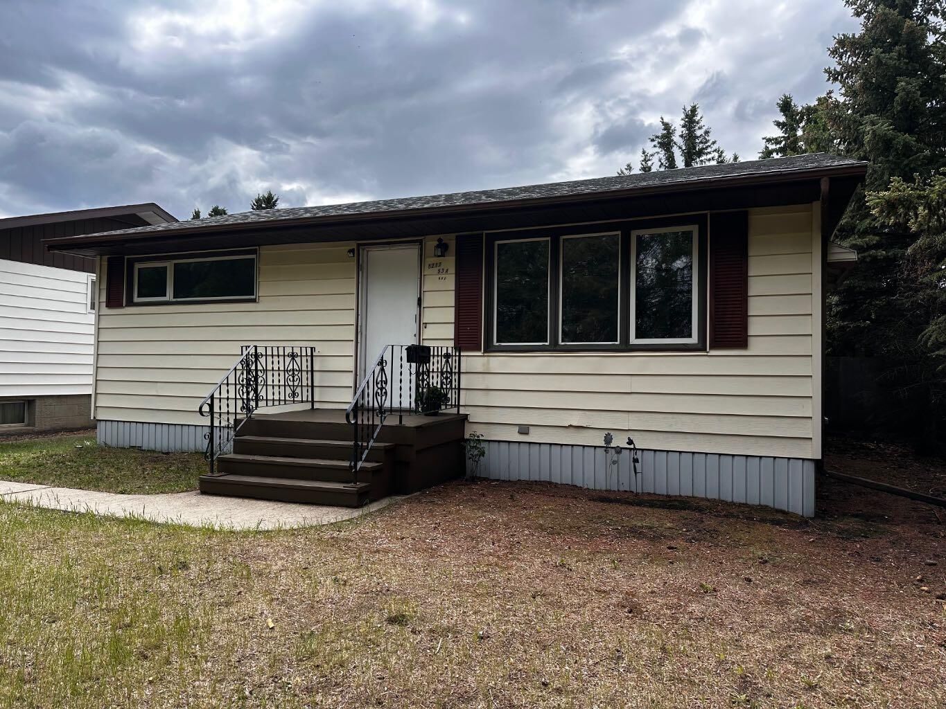 Property Photo:  5217 53A Avenue  AB T4V 0Y7 