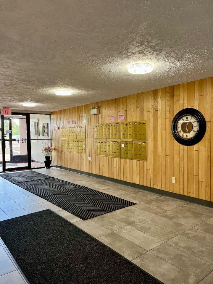 Property Photo: 9640 92 Avenue 9 AB T8V 0H4