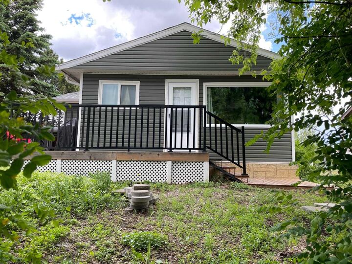 Property Photo: 932 4 Avenue AB T0H 2A0