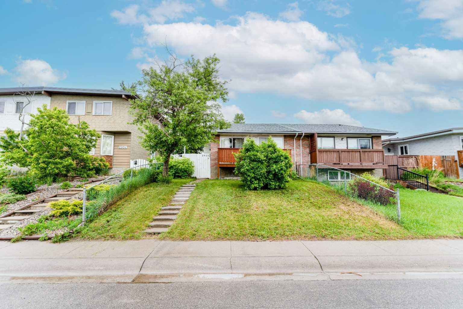 Property Photo: 2906 Doverville Crescent SE AB T2B 1T0